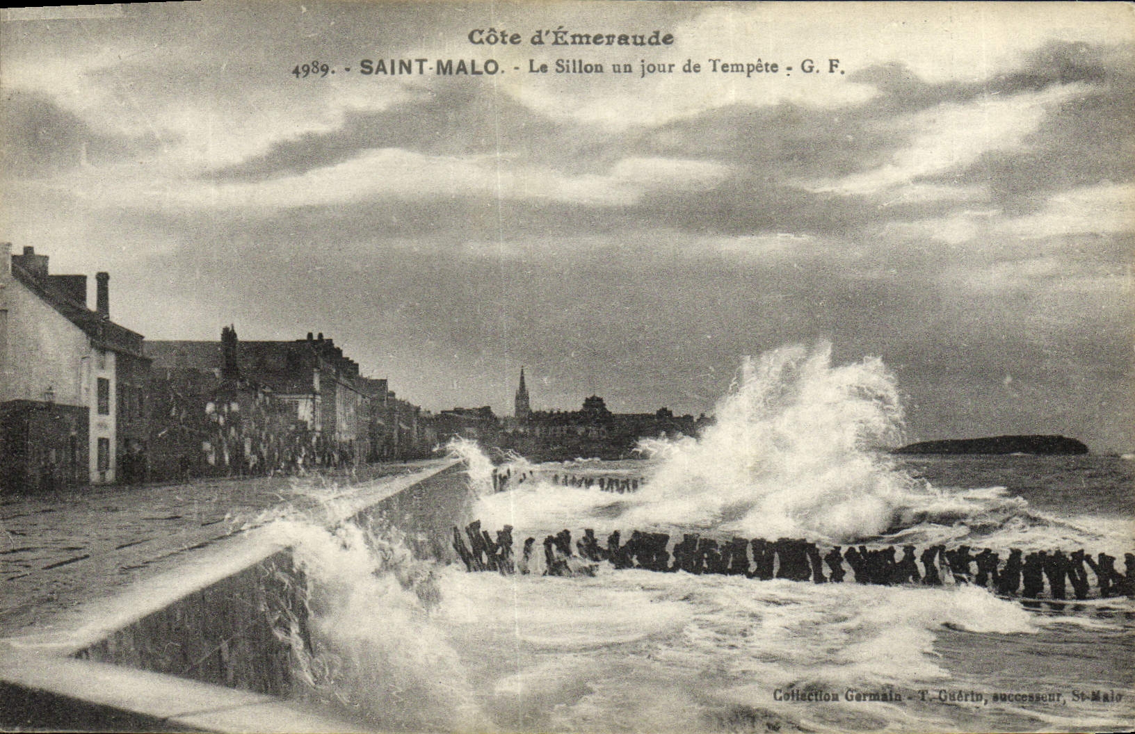 CPA Cote d'Emeraude Saint Malo Le sillon Un Jour De Tempete