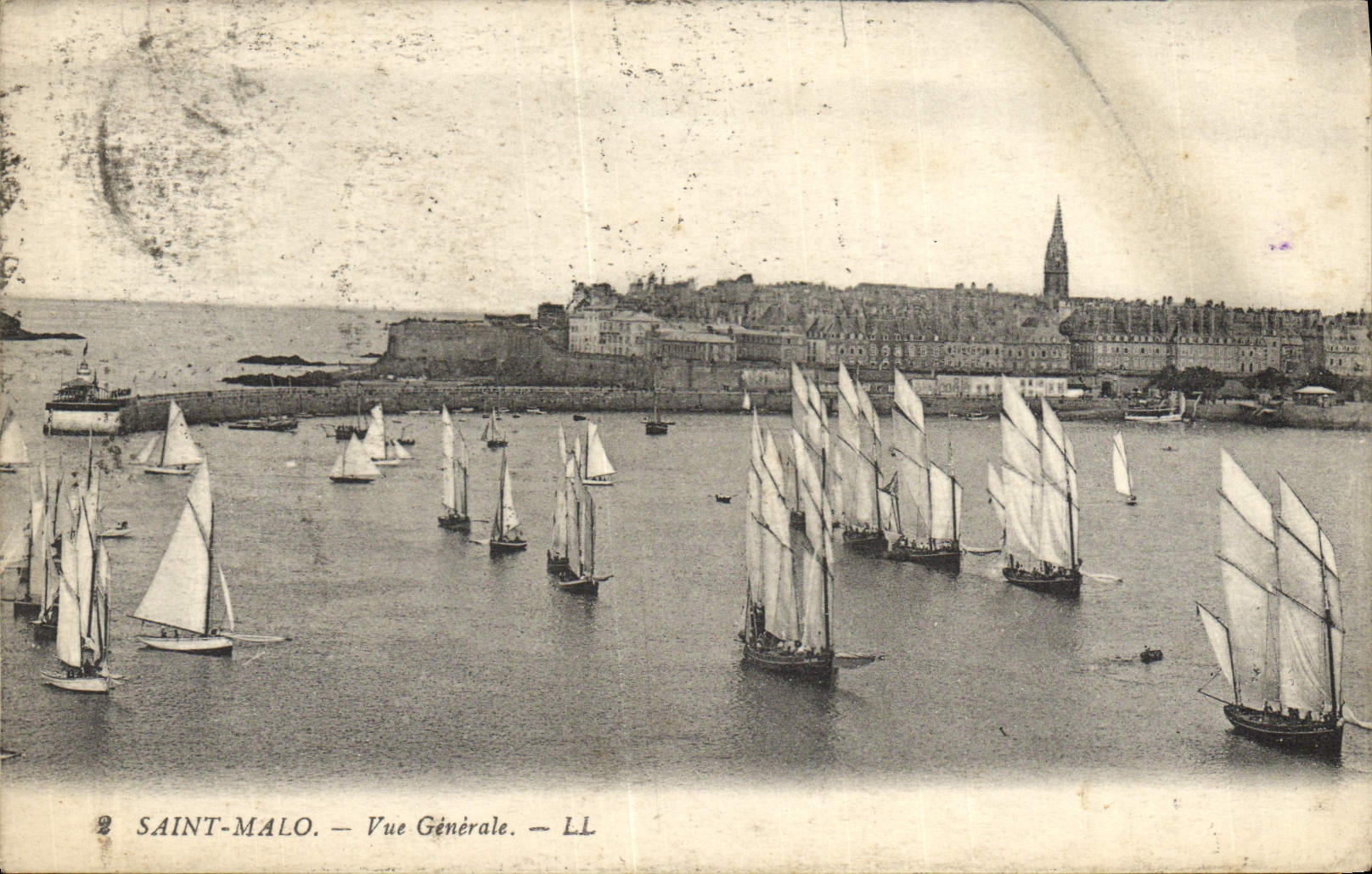 CPA Saint Malo Vue Generale Bateaux