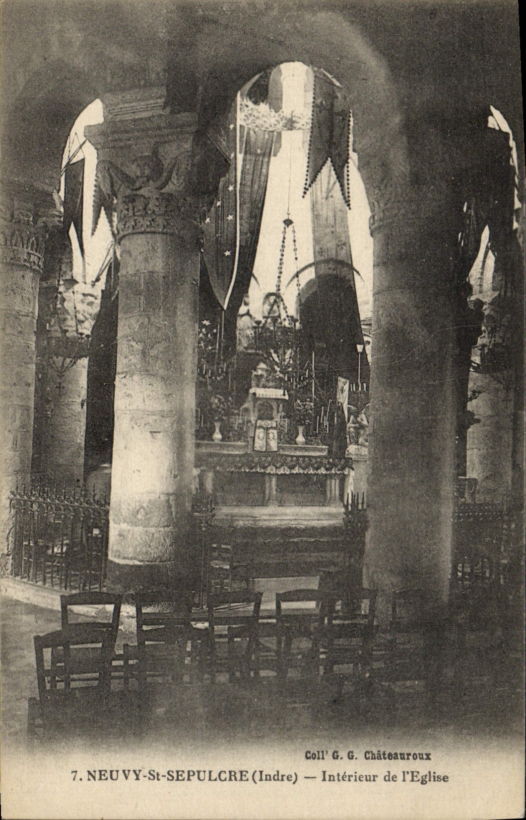 CPA Neuvy St Sepulcre Interieur De l'Eglise