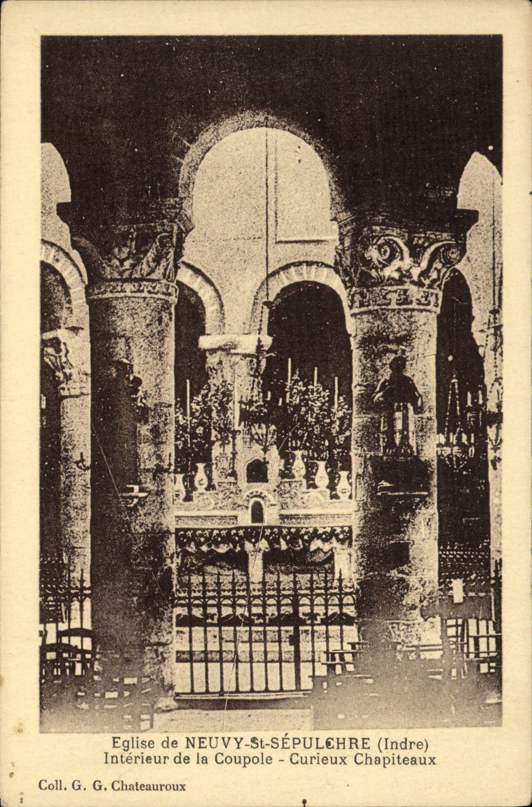 CPA Eglise De Neuvy St Sepulcre Interieur De La Coupole curieux Chapiteaux