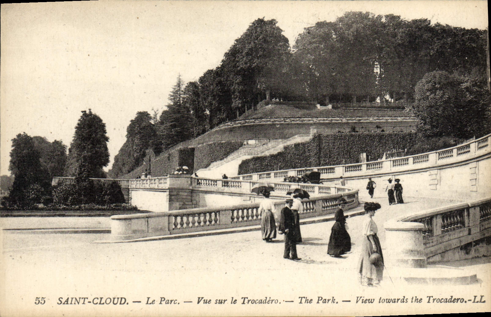 VINTAGE POSTCARD Holy Cloud the Park Seen On Trocadero