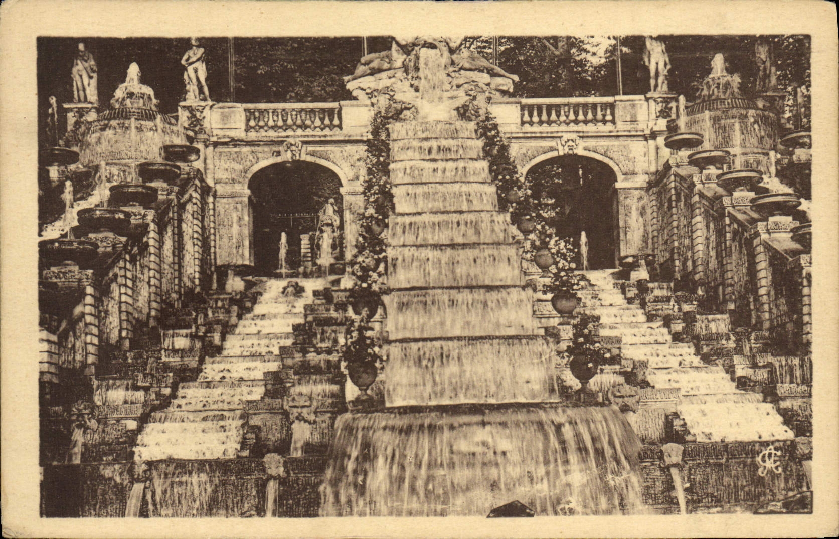 VINTAGE POSTCARD Holy Cloud the Partic Park Higher Of the Large Cascade