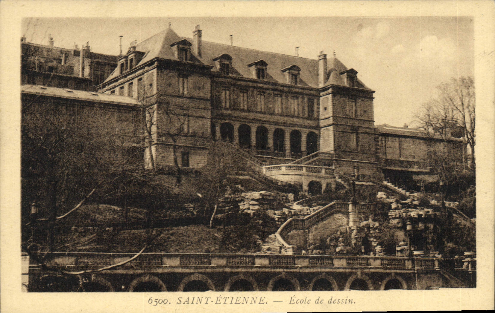 VINTAGE POSTCARD Holy Etienne Art school