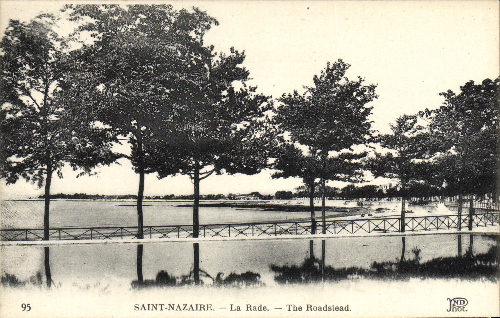 VINTAGE POSTCARD Saint Nazaire Roads