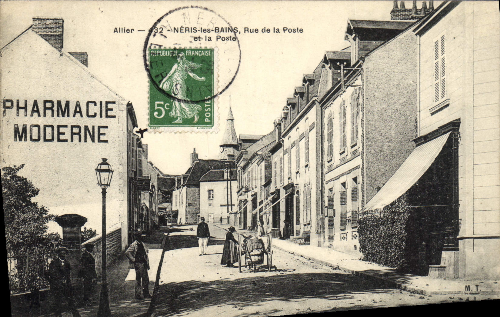 CPA Neris Les Bains Rue De La Poste Et La Poste Pharmacie Moderne 