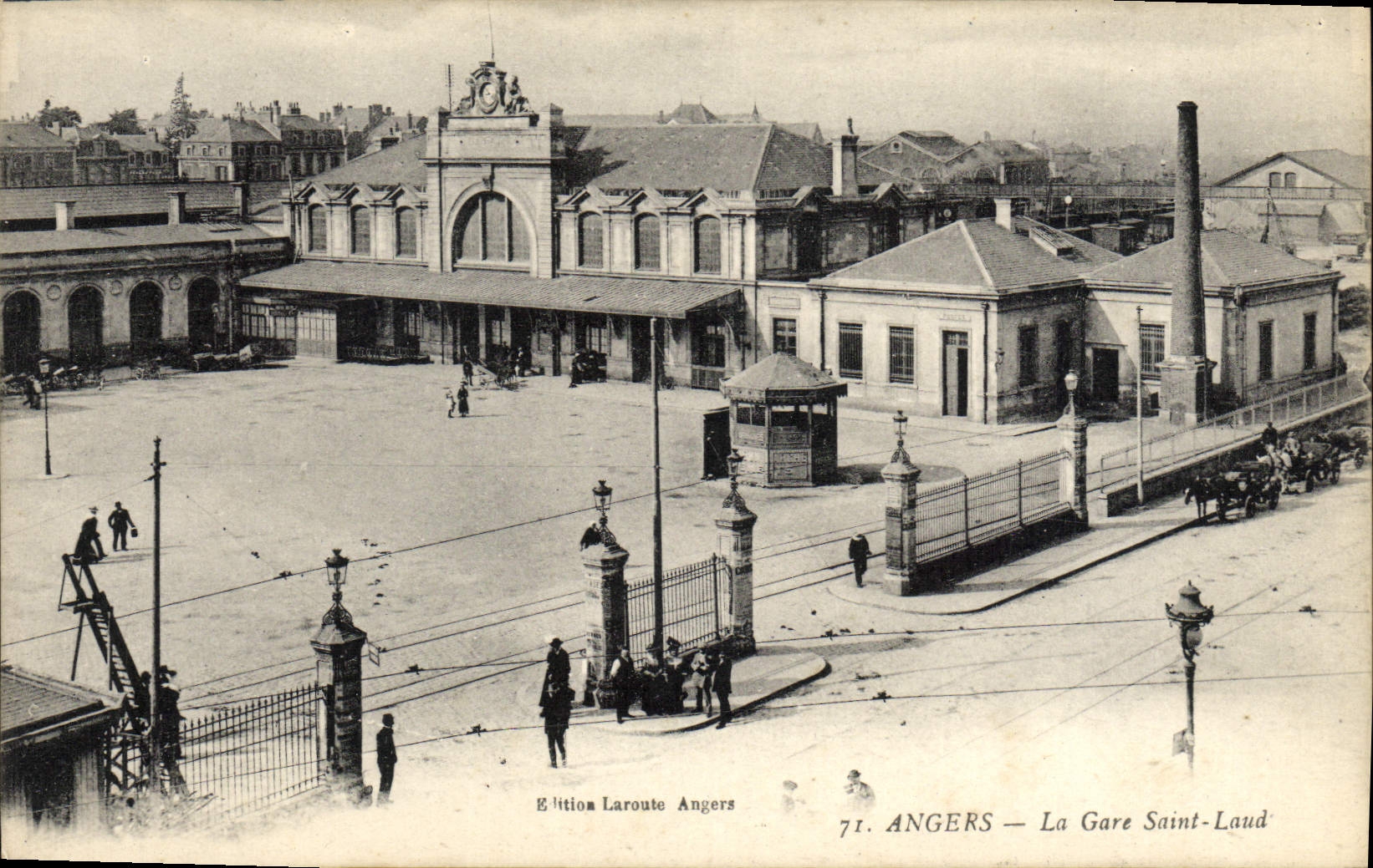 La POSTAL de la VENDIMIA encoleriza alabanza santa de la estación de tren