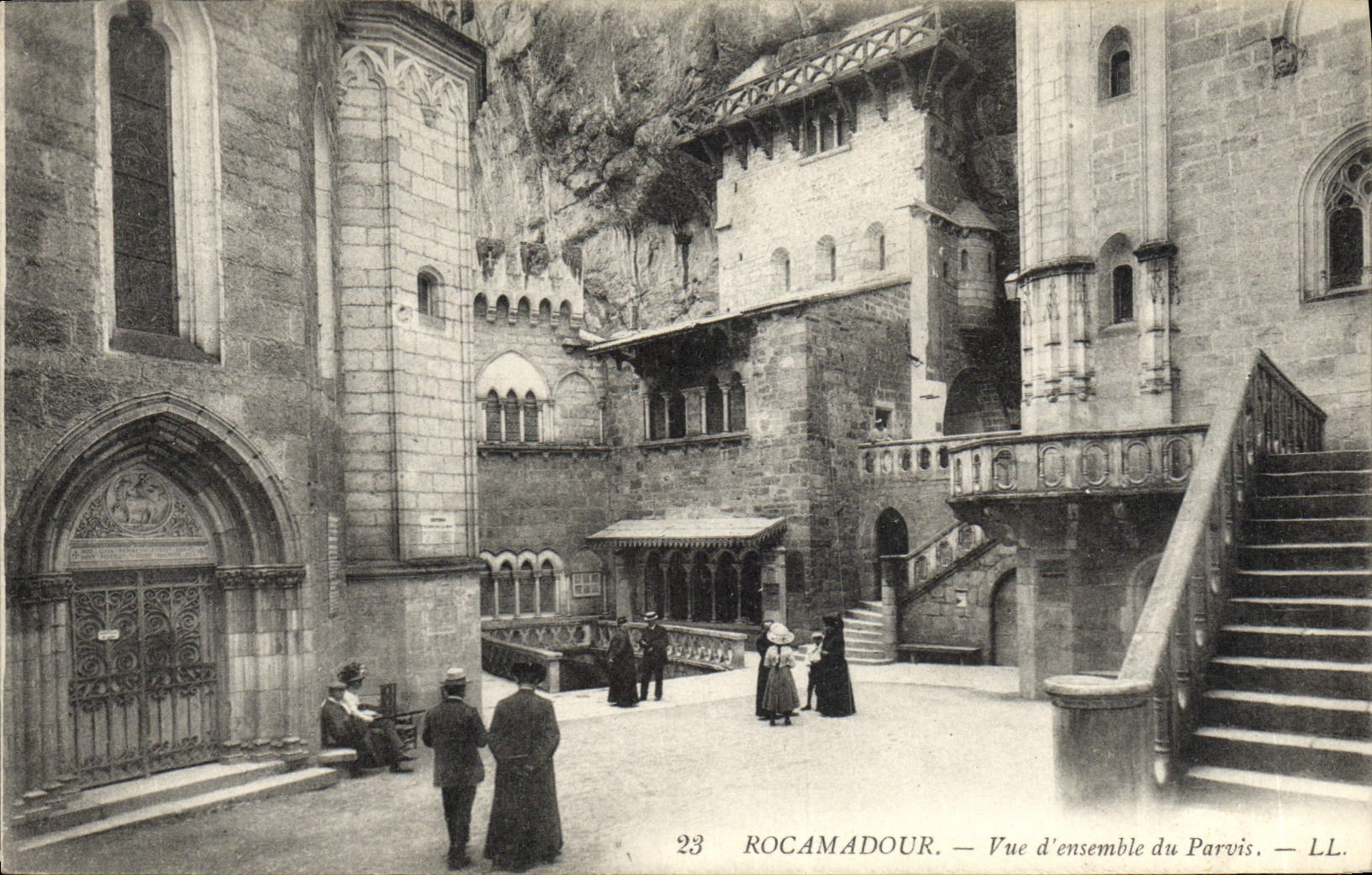 CPA Rocamadour Vue d'ensemble Du Parvis