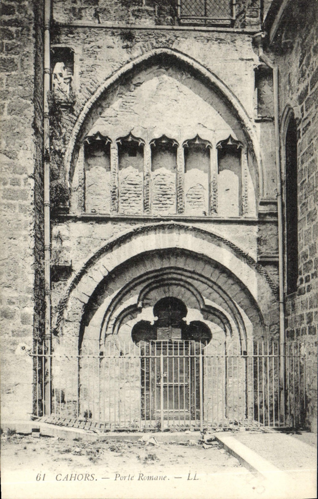 VINTAGE POSTCARD Cahors Carries Romance