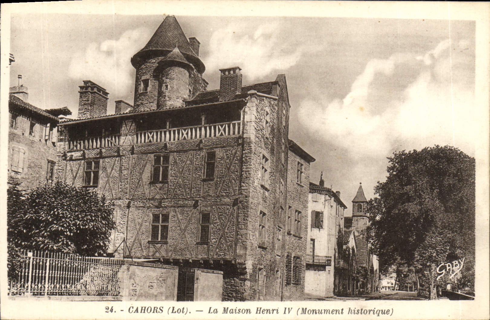 VINTAGE POSTCARD Cahors the House Henri IV