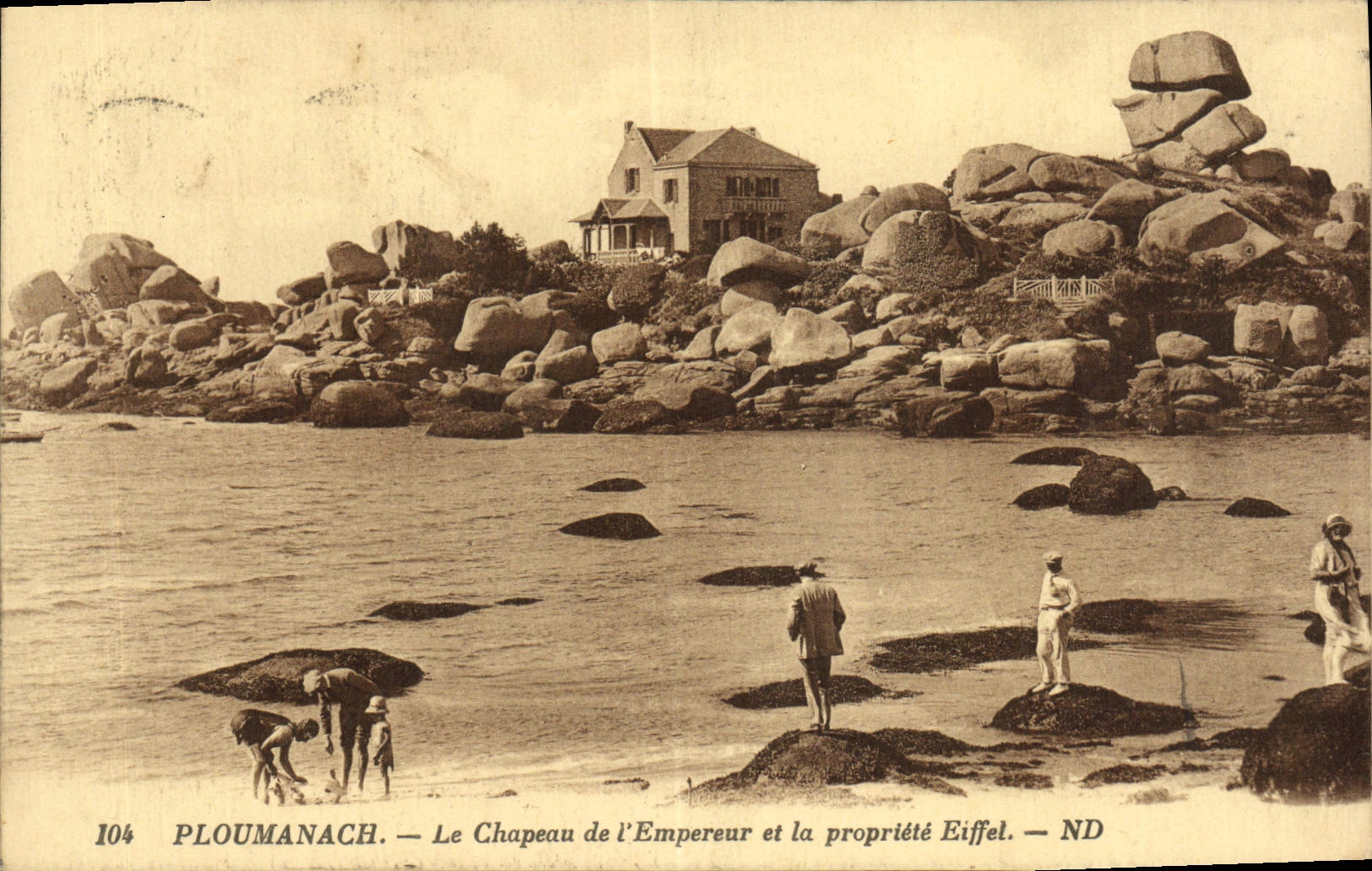 CPA Ploumanach Le Chapeau De l'Empereur Et La Propriete Eiffel