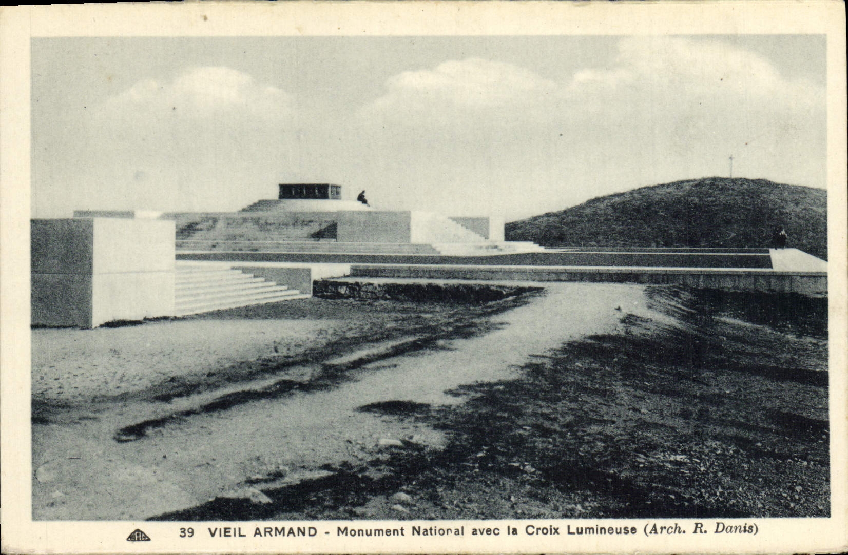 Monumento nacional viejo de Armand de la POSTAL de la VENDIMIA con la cruz luminosa