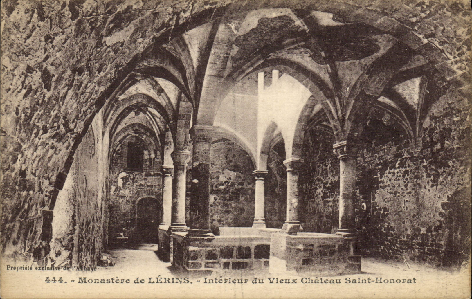 CPA Monastere De Lerins Interieur Du Vieux Chateau Saint Honorat