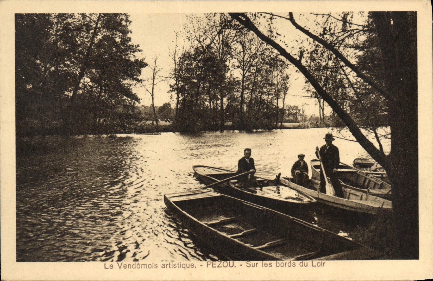 CPA Le Vendomois Artistique Pezou Sur Les Bords Du Loir