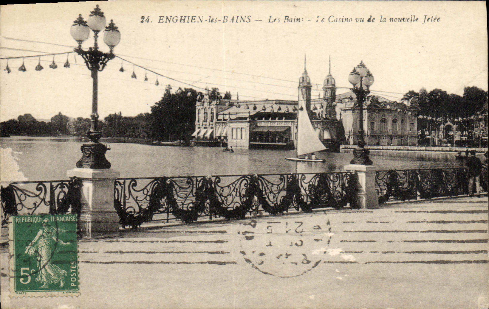 CPA Enghien Les Bains Le Bains Le casino vu de la nouvelle jetee