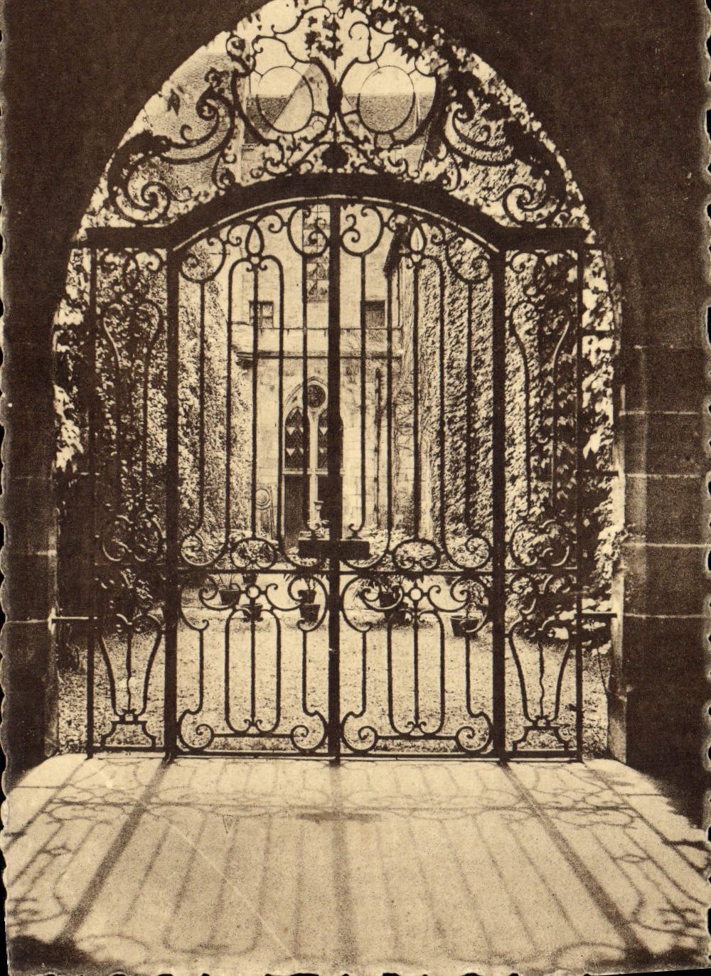 VINTAGE POSTCARD Abbey De Royaumont Asnieres on Oise