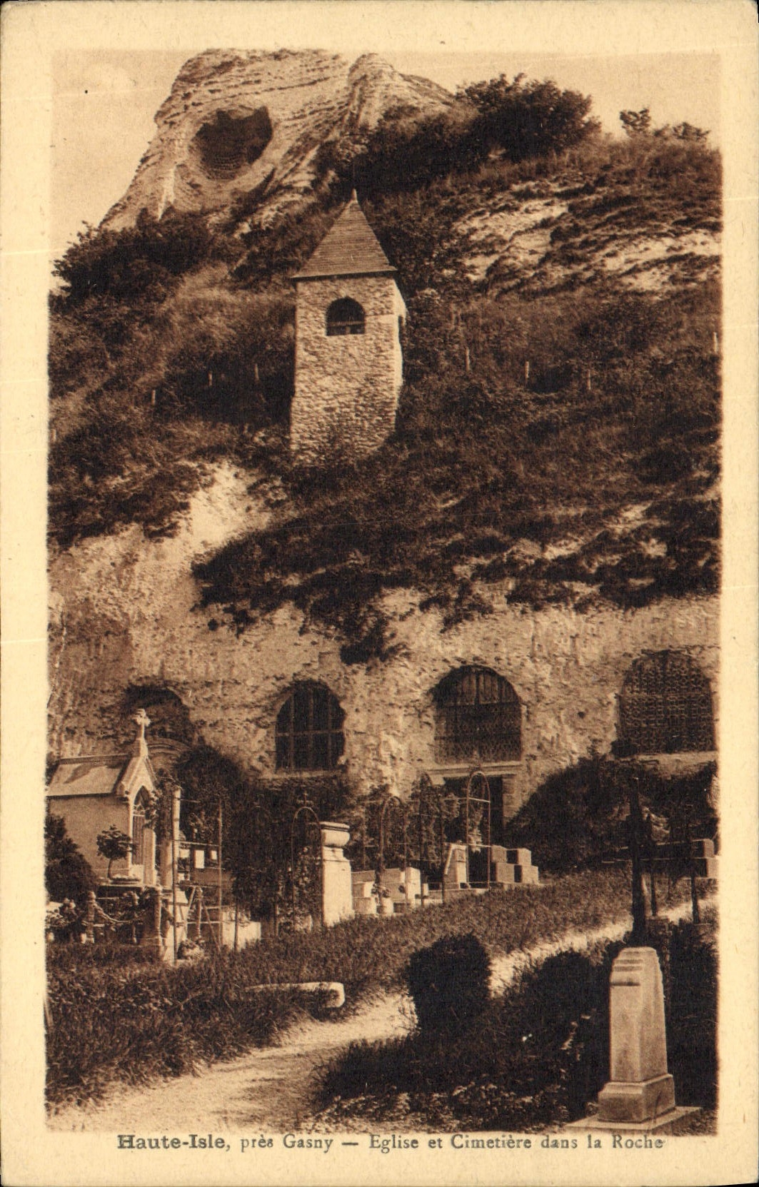 VINTAGE POSTCARD High Isle Close Gasny Church And Cimetiere In the Rock