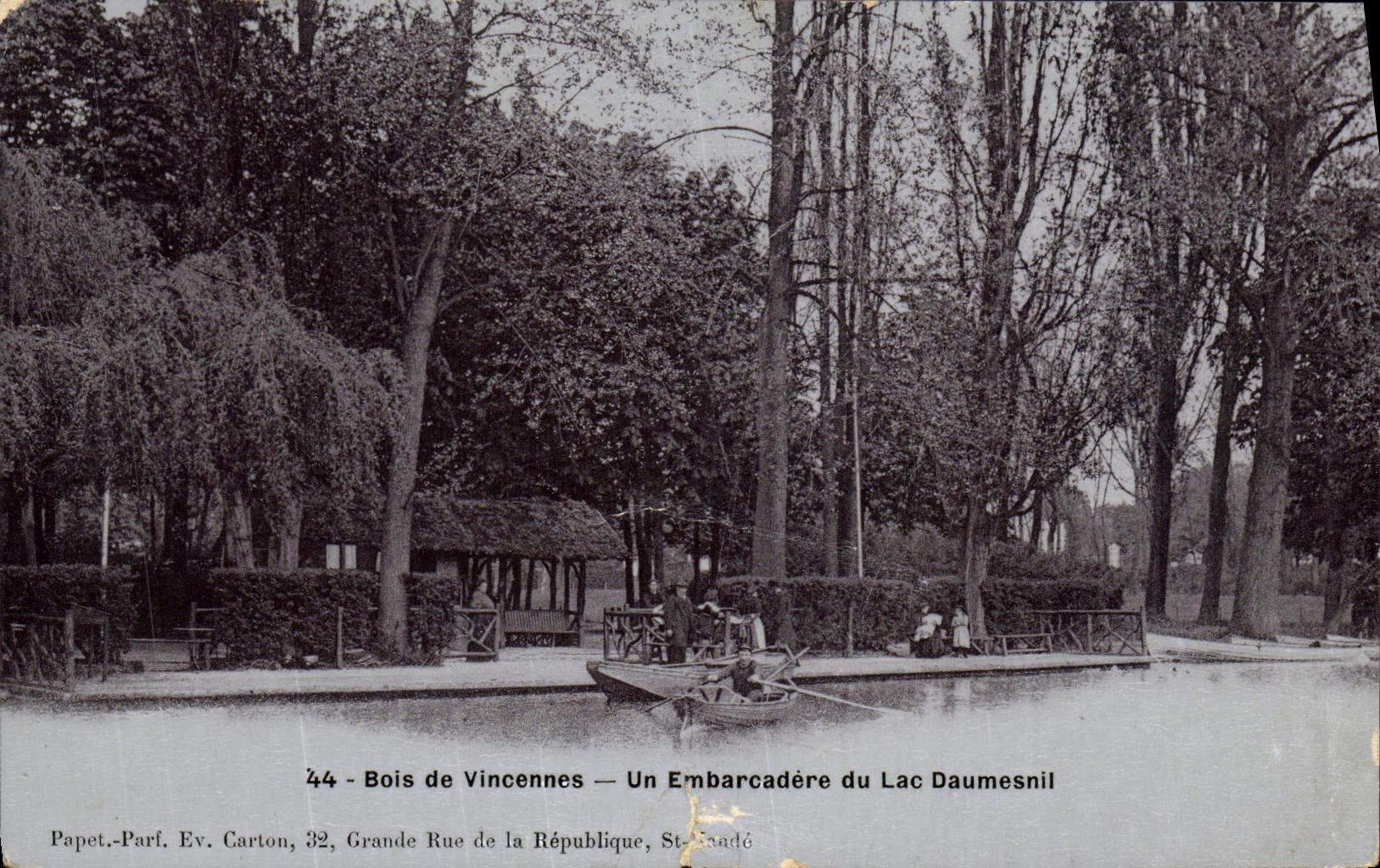 VINTAGE POSTCARD Wood De Vincennes a Landing stage Of the Lake Daumesnil