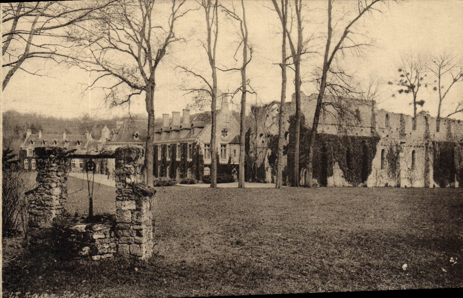 CPA Abbaye Des Vaux De Vernay Le Puits Et Les Ruines De l'Eglise