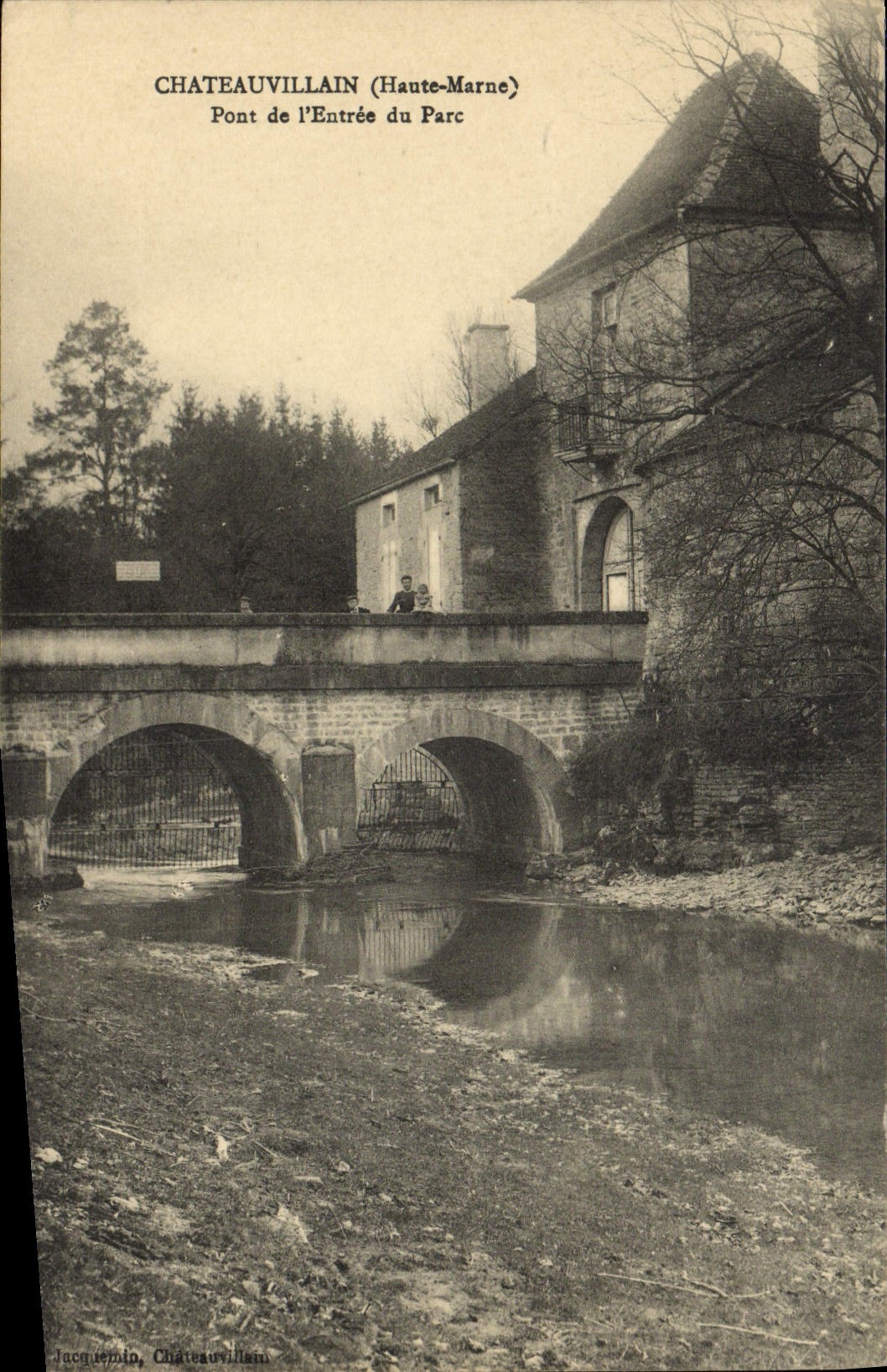 VINTAGE POSTCARD Chateauvillain Bridge of the Entry of the Park