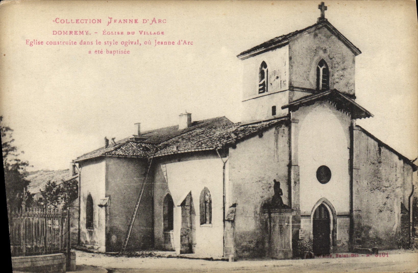CPA Domremy Eglise du village Jeanne d'Arc