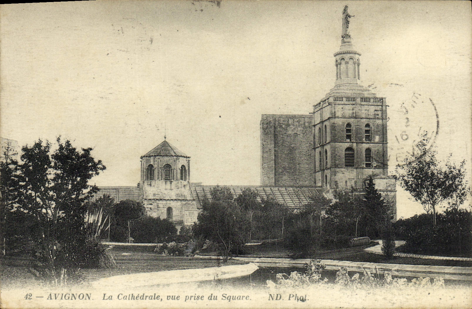POSTAL Avignon de la VENDIMIA la catedral vista del jardín público