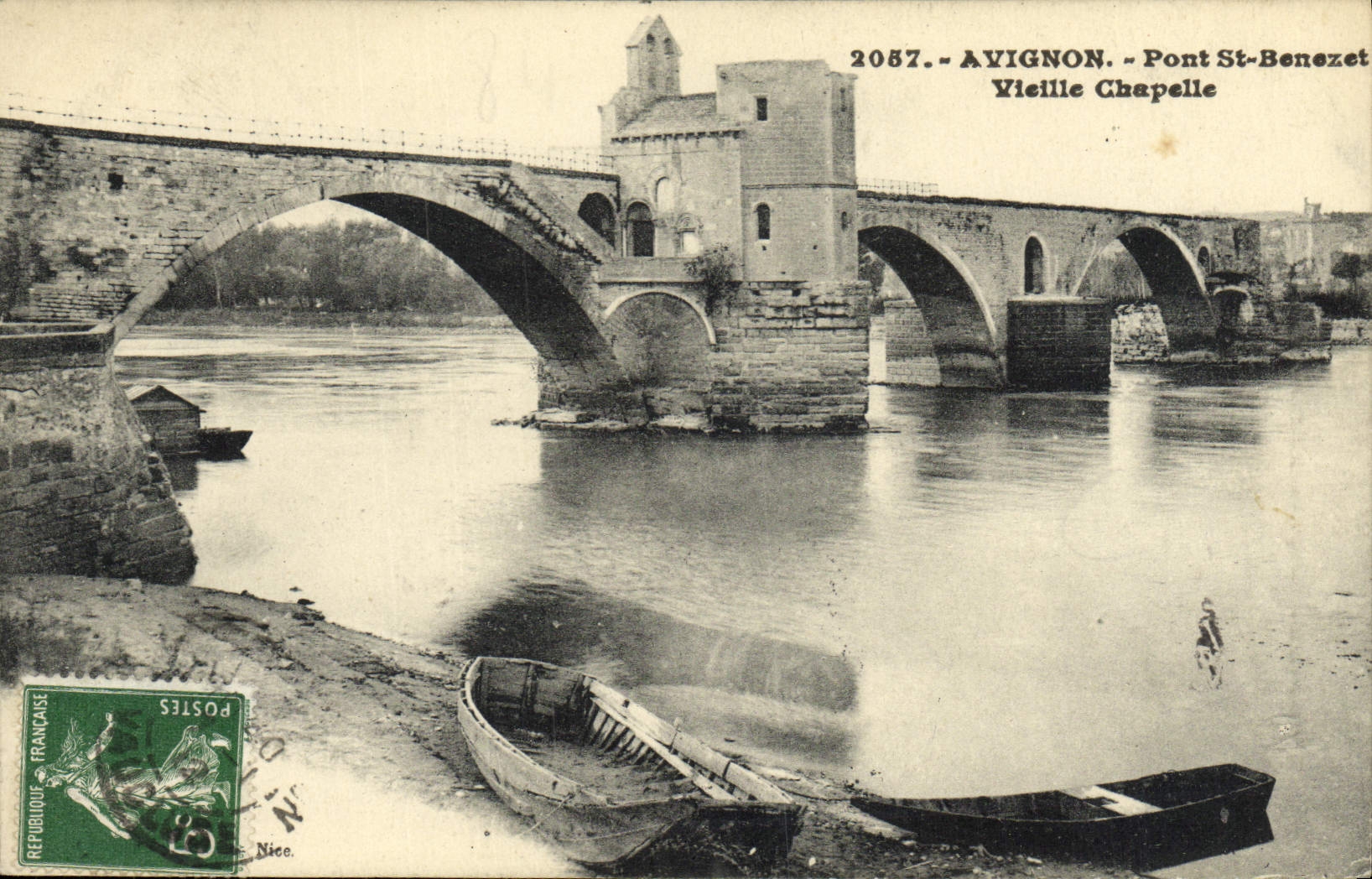 Barco de la cámara acorazada del Hurdy-gurdy del St Benezet del puente de Avignon de la POSTAL de la VENDIMIA