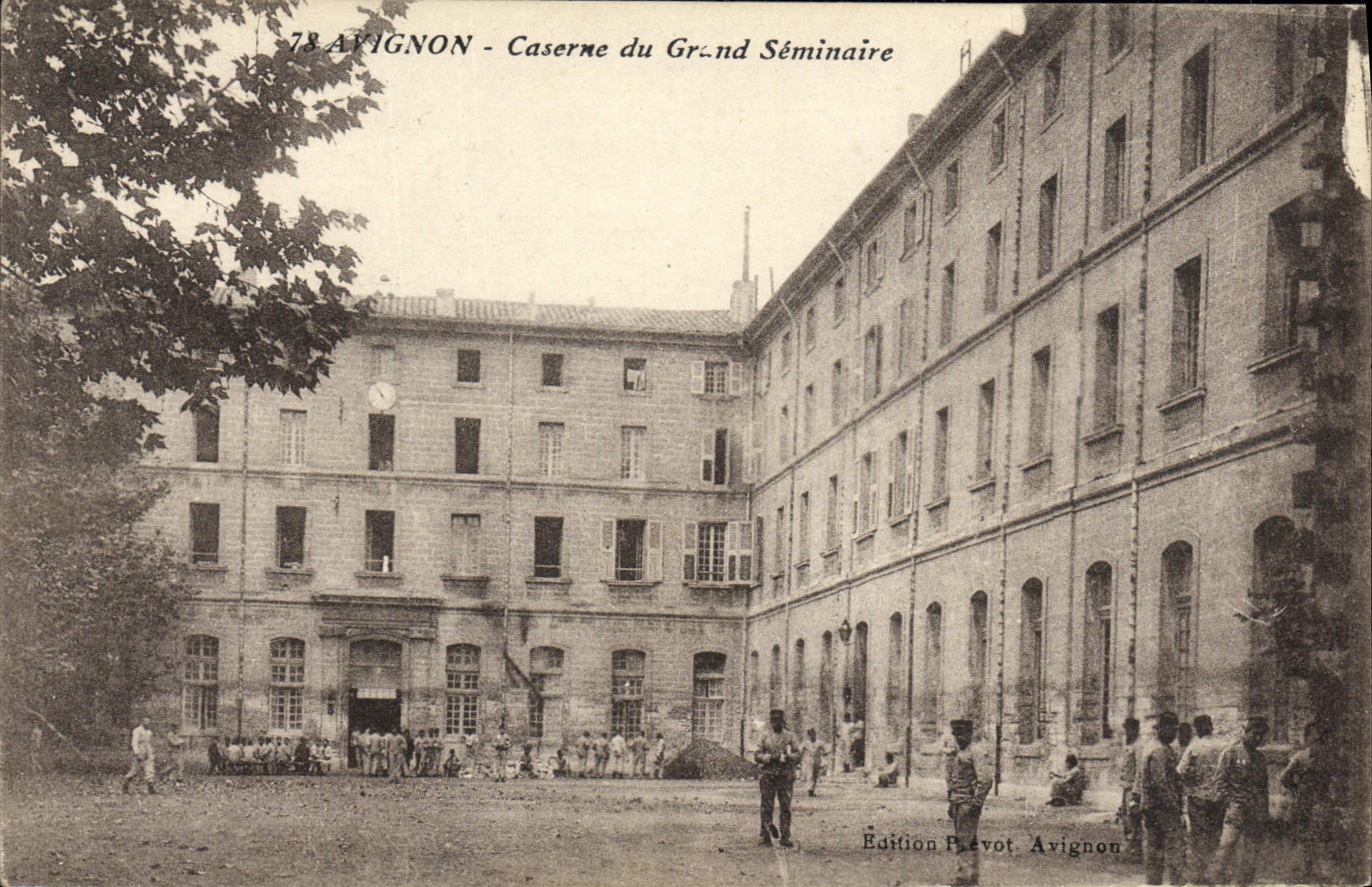 Cuarteles de Avignon de la POSTAL de la VENDIMIA del gran seminario de Militaria