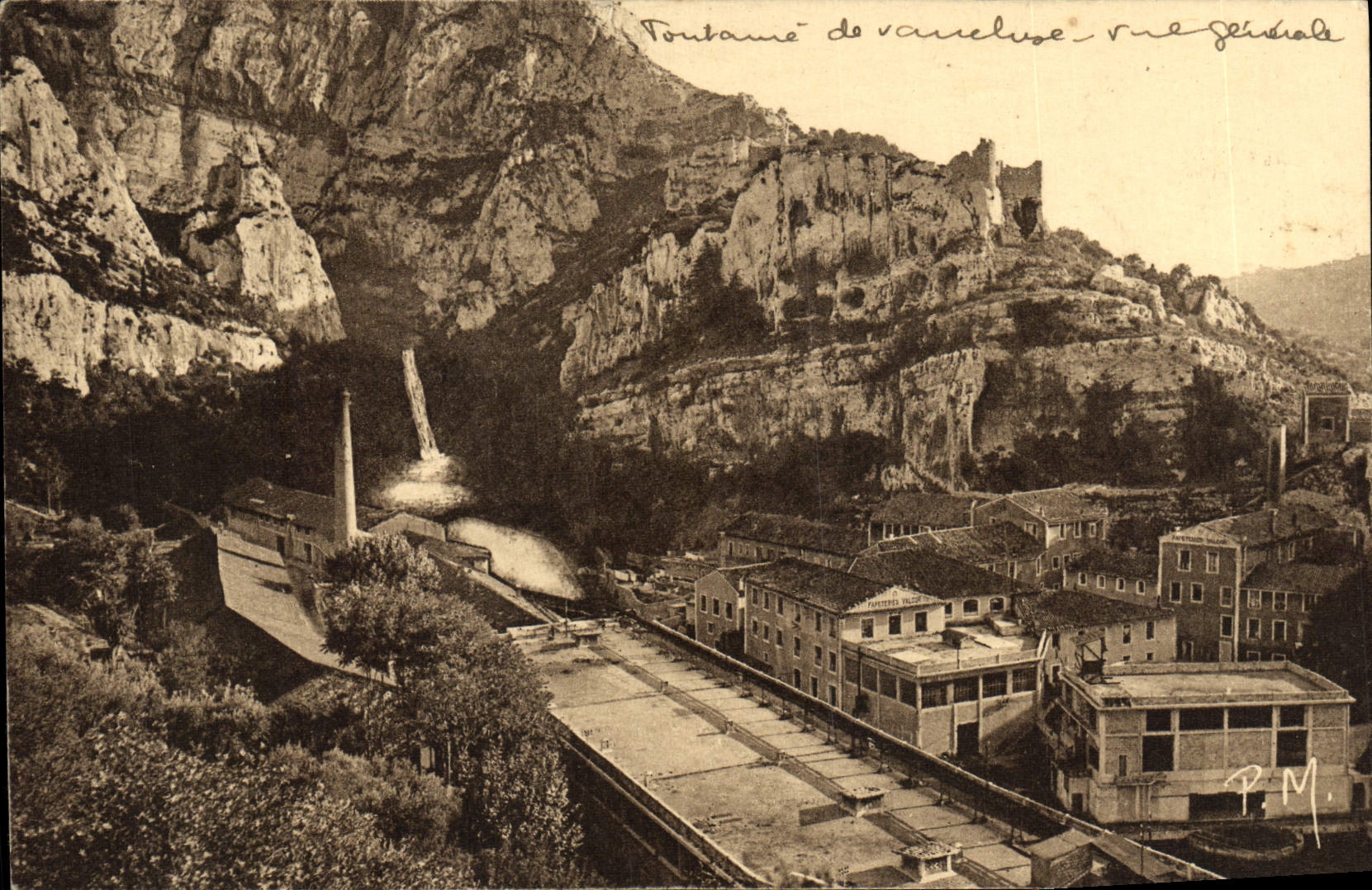 VINTAGE POSTCARD Fountain of Vaucluse View and rock