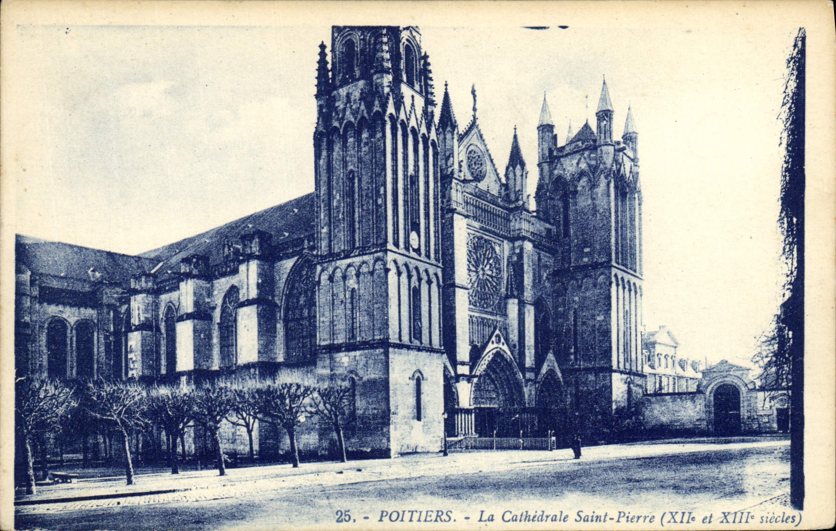 CPA Poitiers La cathedrale Saint Pierre