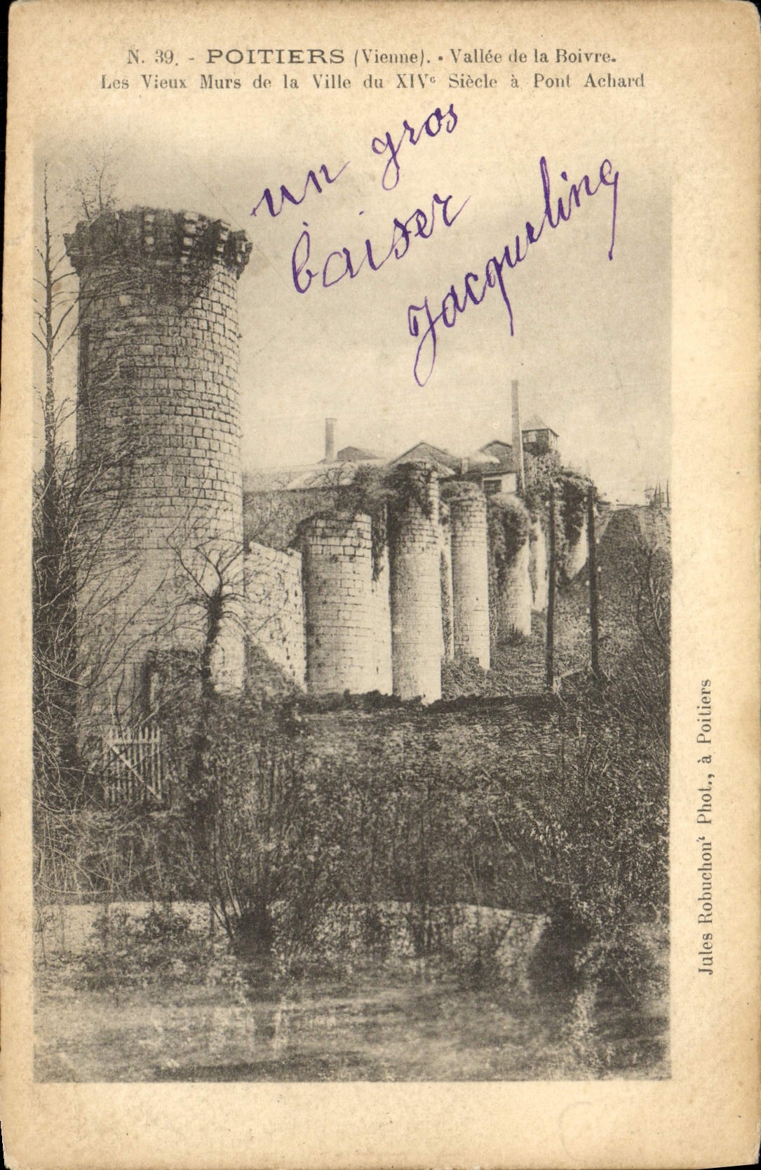 CPA Poitiers Vallee de la boivre Les vieux murs de la ville