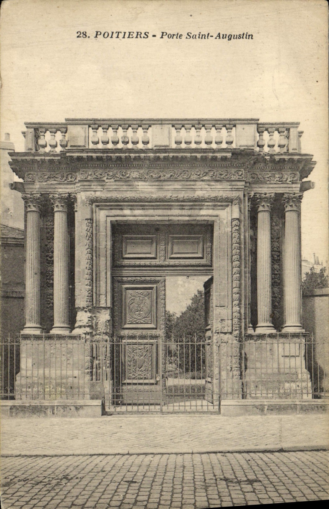 CPA Poitiers Porte Saint Augustin