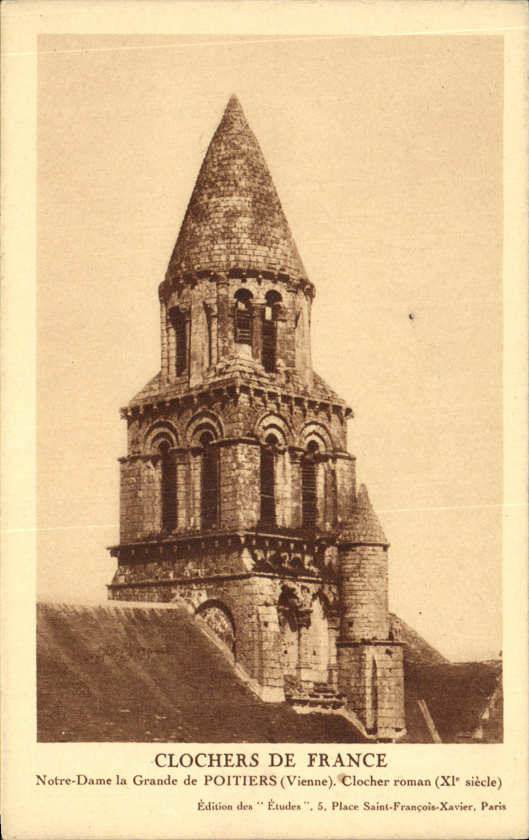 CPA Clochers De France Notre Dame la Grande de Poitiers Clocher roman