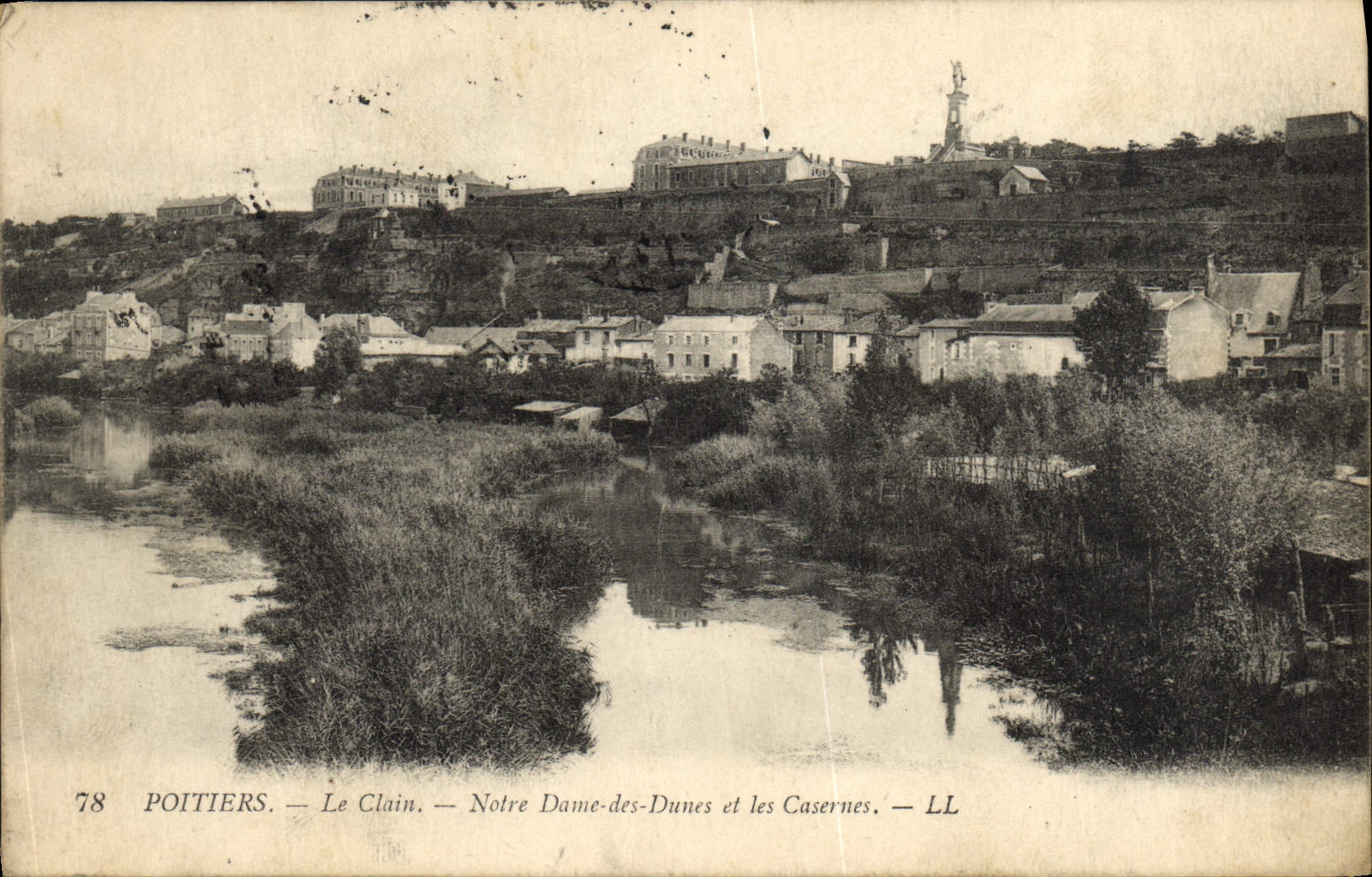 CPA Poitiers Notre Dame des Dunes et les Casernes