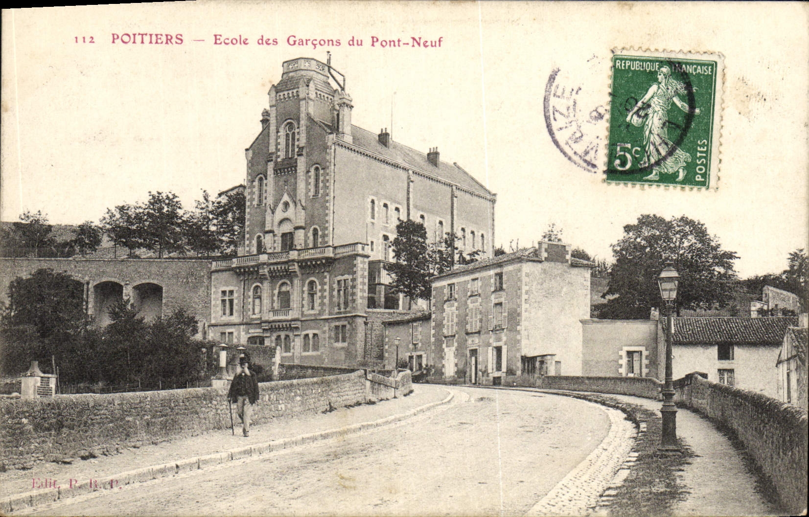 CPA Poitiers Ecole des Garcons du Pont Neuf