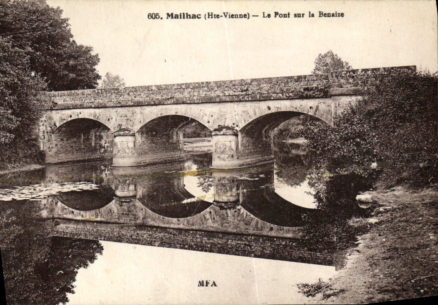 VINTAGE POSTCARD Mailhac the Bridge on Benaize