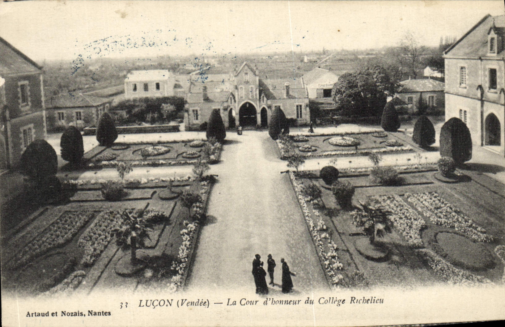 VINTAGE POSTCARD Lucon Main courtyard of the Richelieu College