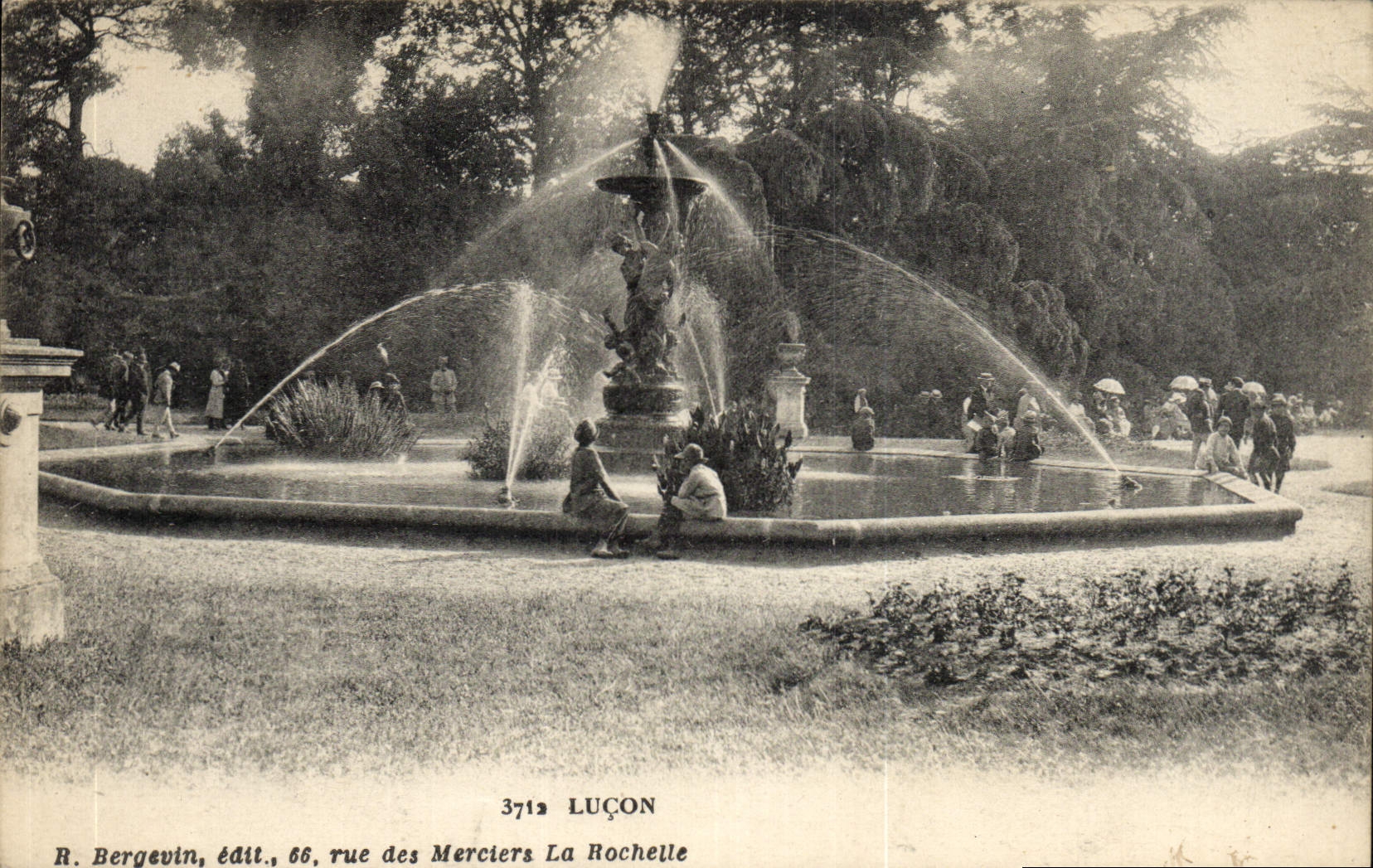 VINTAGE POSTCARD Lucon