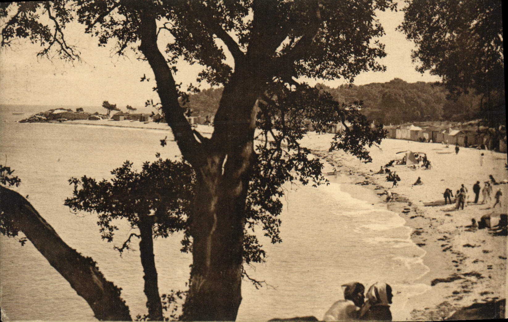 VINTAGE POSTCARD Noirmoutier Beach of the Ladies