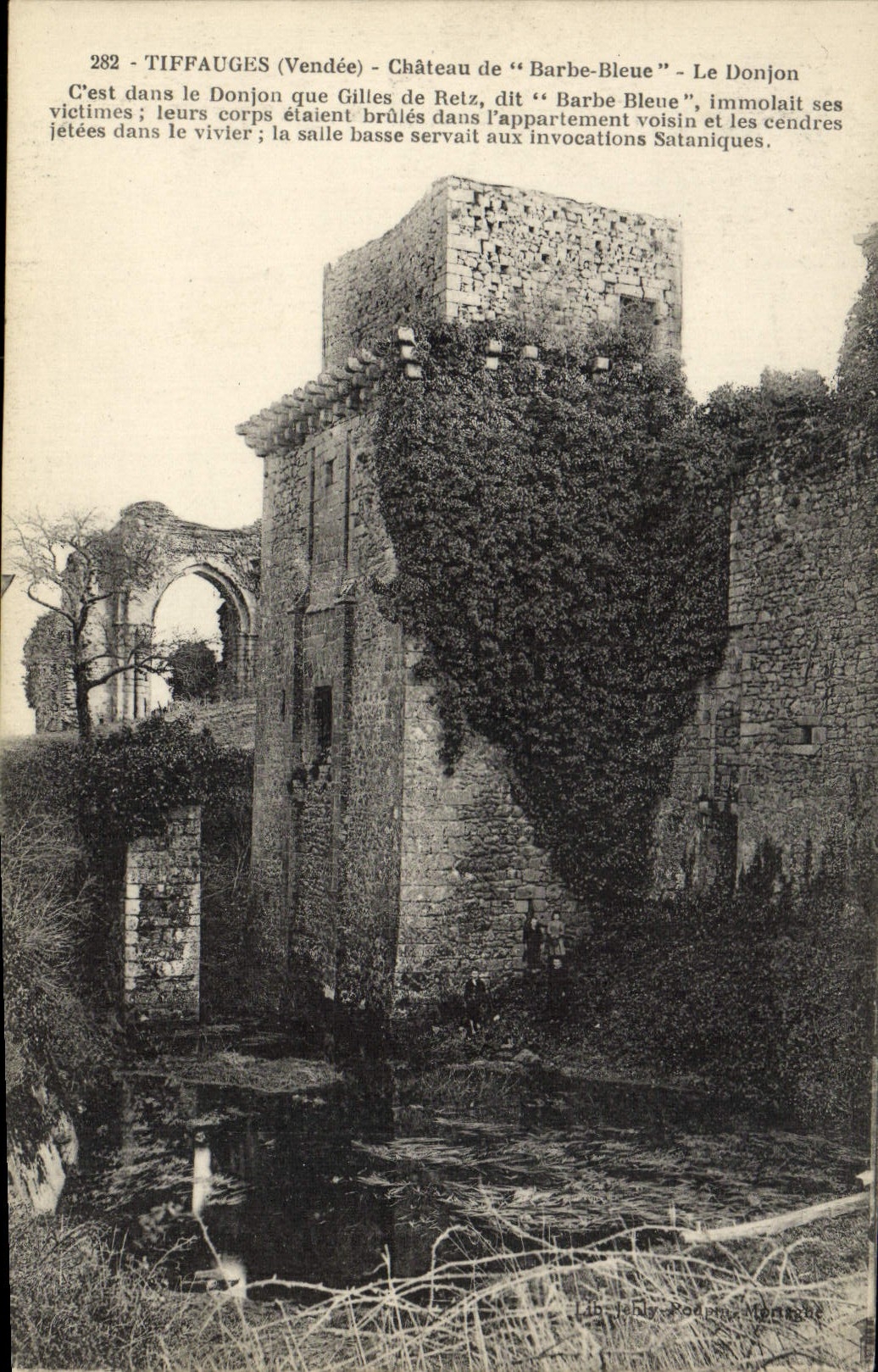 CPA Tiffauges Chateau de Barbe Bleue Le donjon
