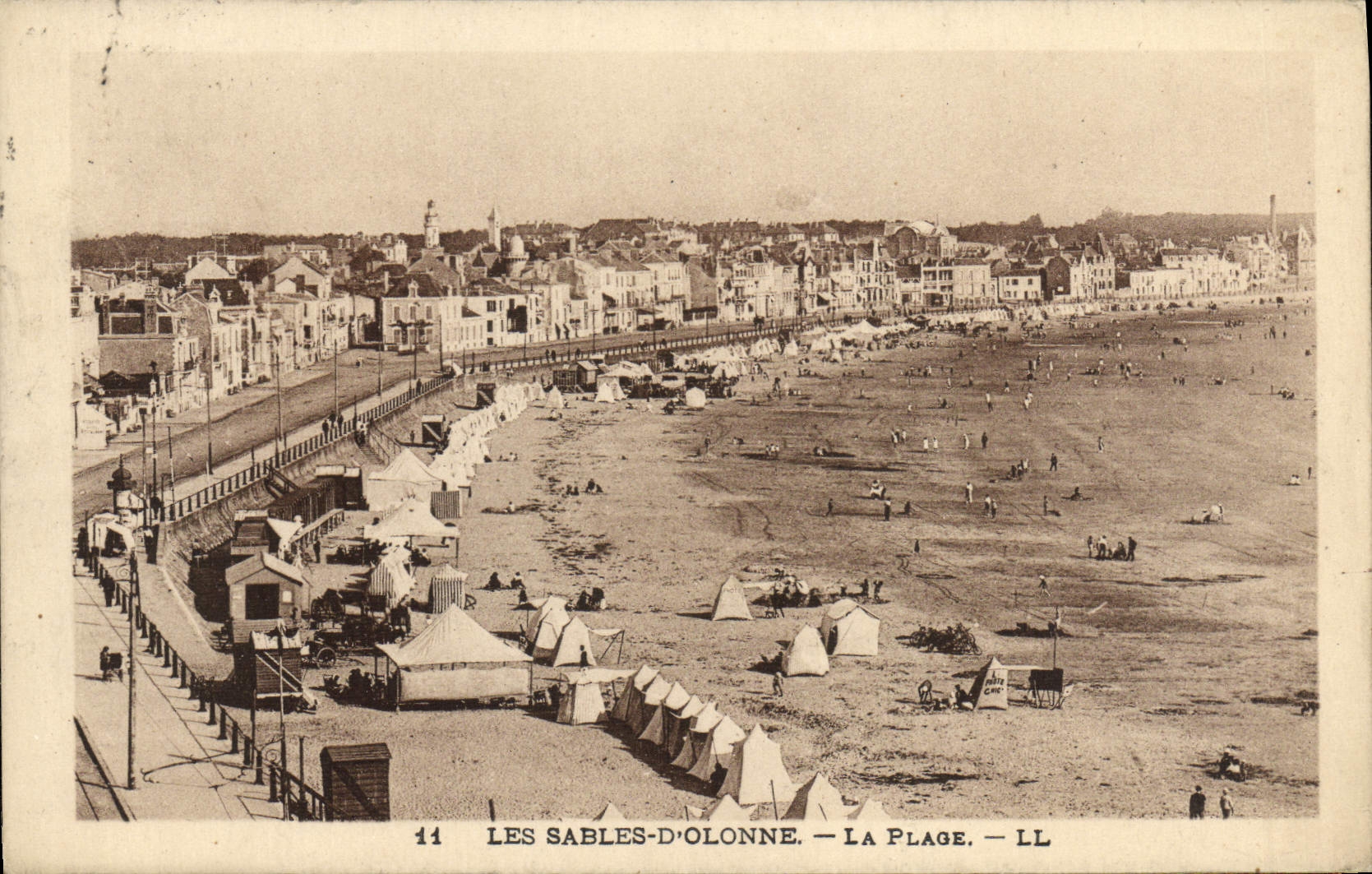 CPA Les Sables D'Olonne La Plage