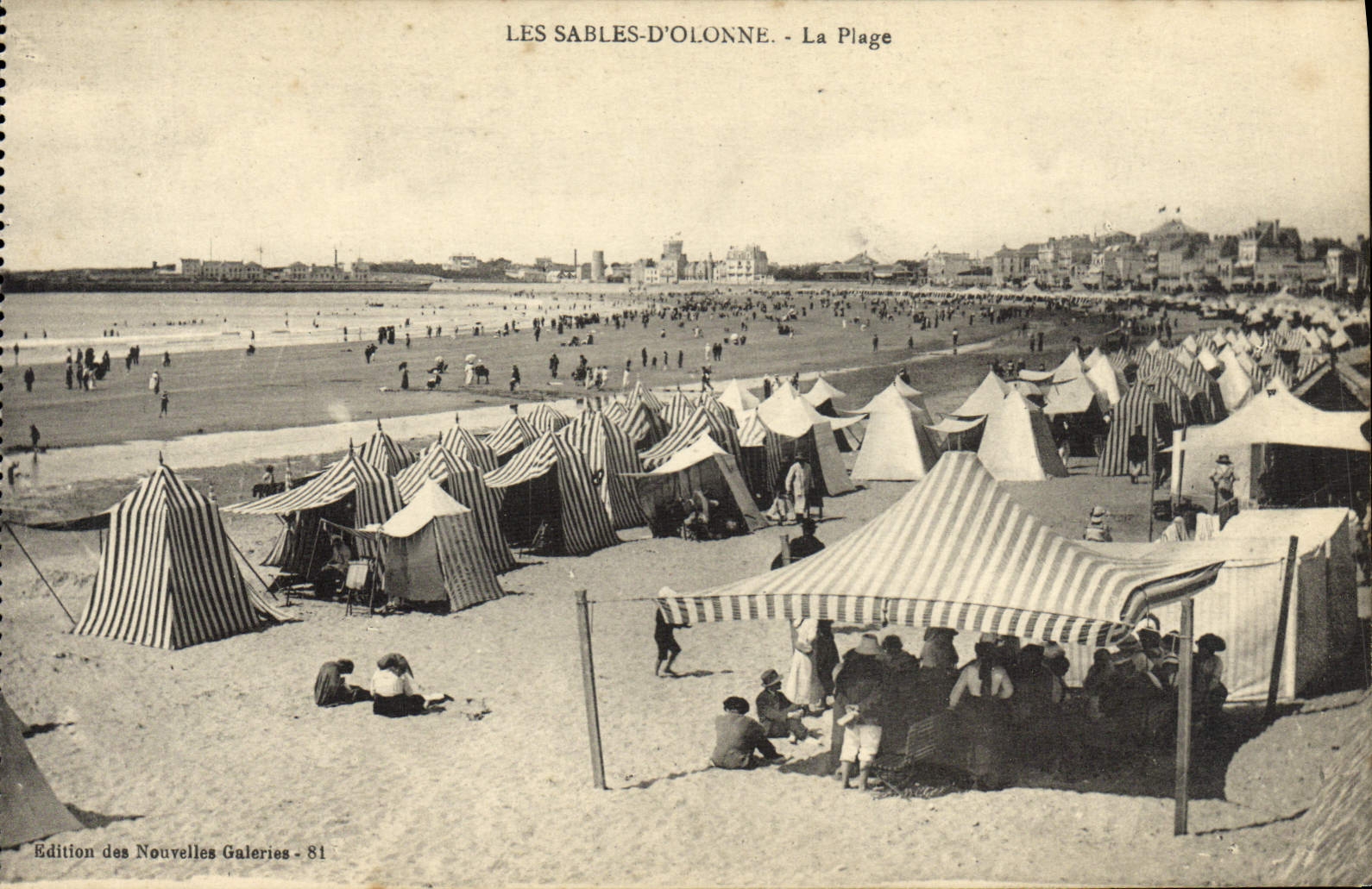 CPA Les Sables D'Olonne La Plage