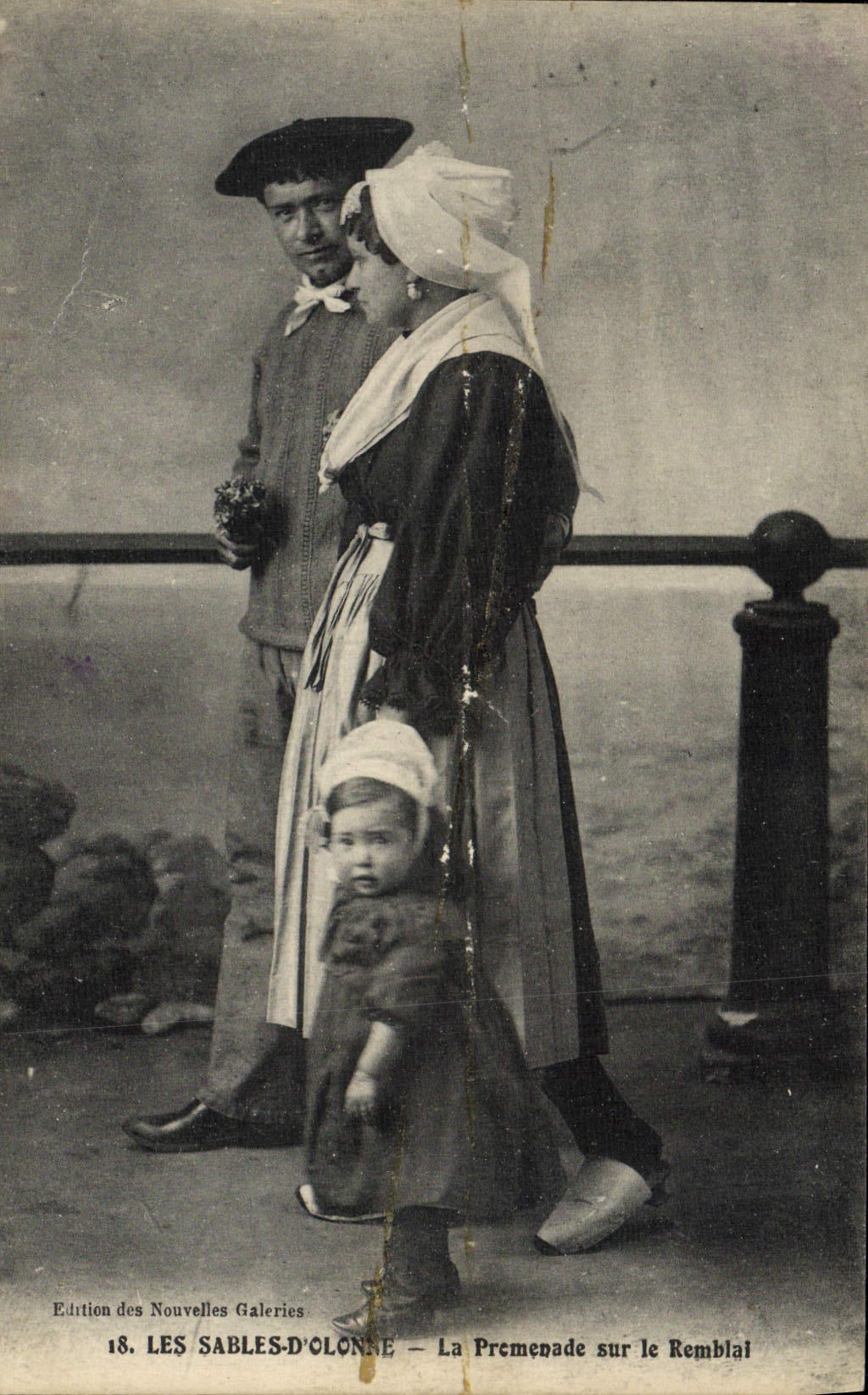 La POSTAL Olonne de la VENDIMIA enarena la caminata en el folklore del terraplén