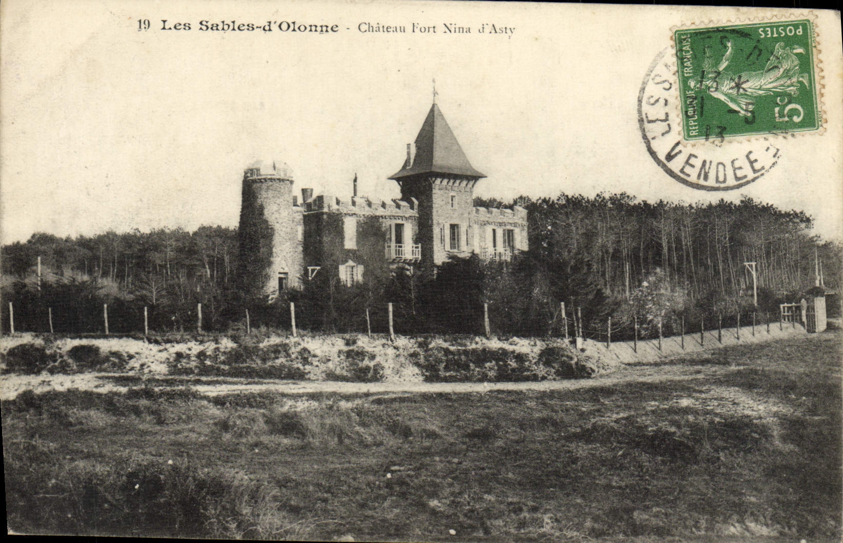 D fuerte Asty de Nina del castillo de la POSTAL de la VENDIMIA Sables d'Olonne