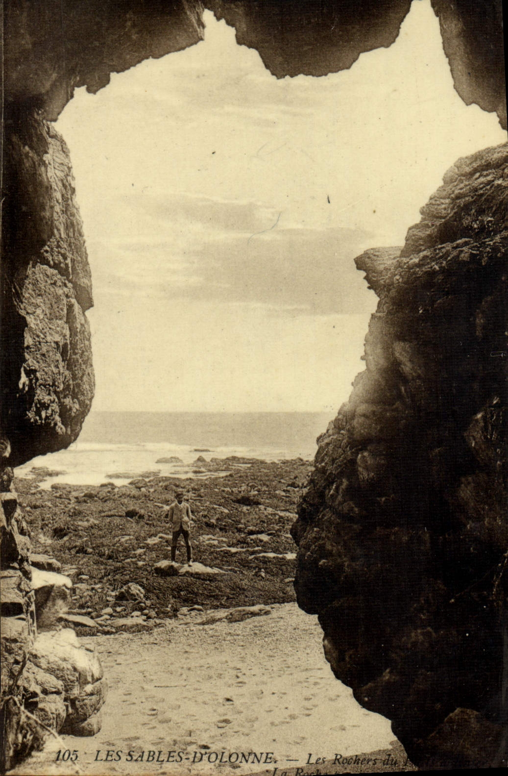 La POSTAL de la VENDIMIA Sables d'Olonne oscila la roca agujereada