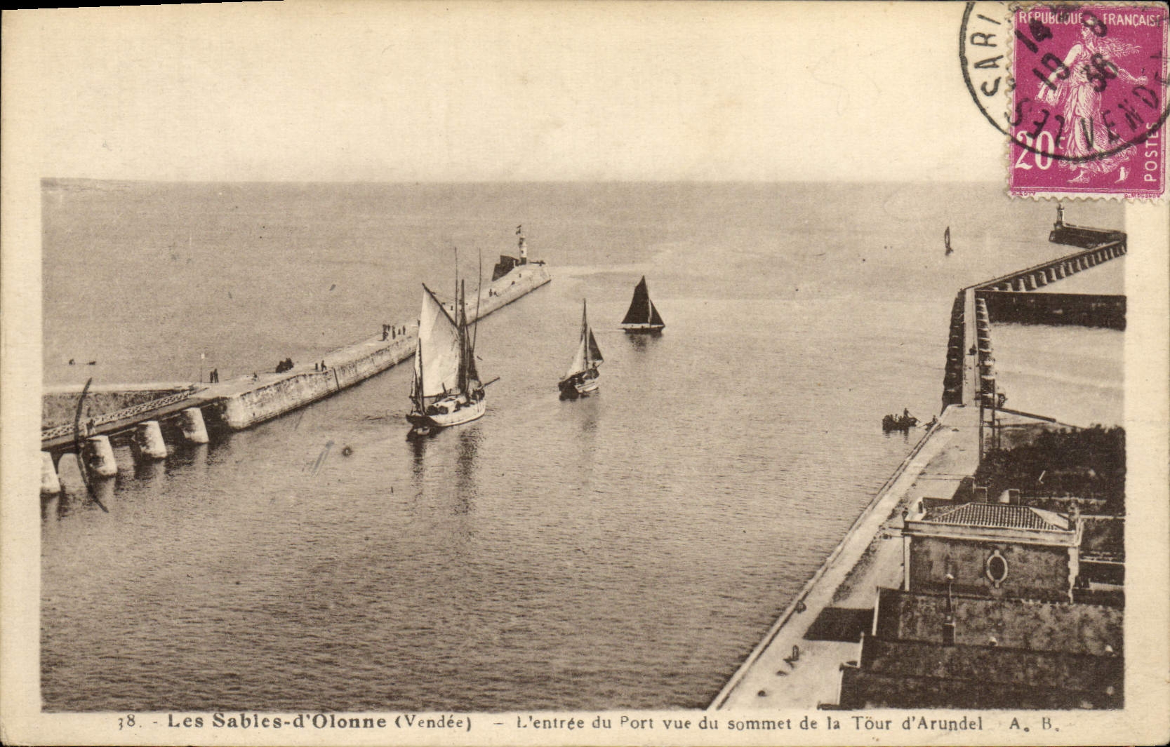POSTAL de la VENDIMIA Sables d'Olonne la entrada del puerto visto de la cumbre de la torre de Arundel