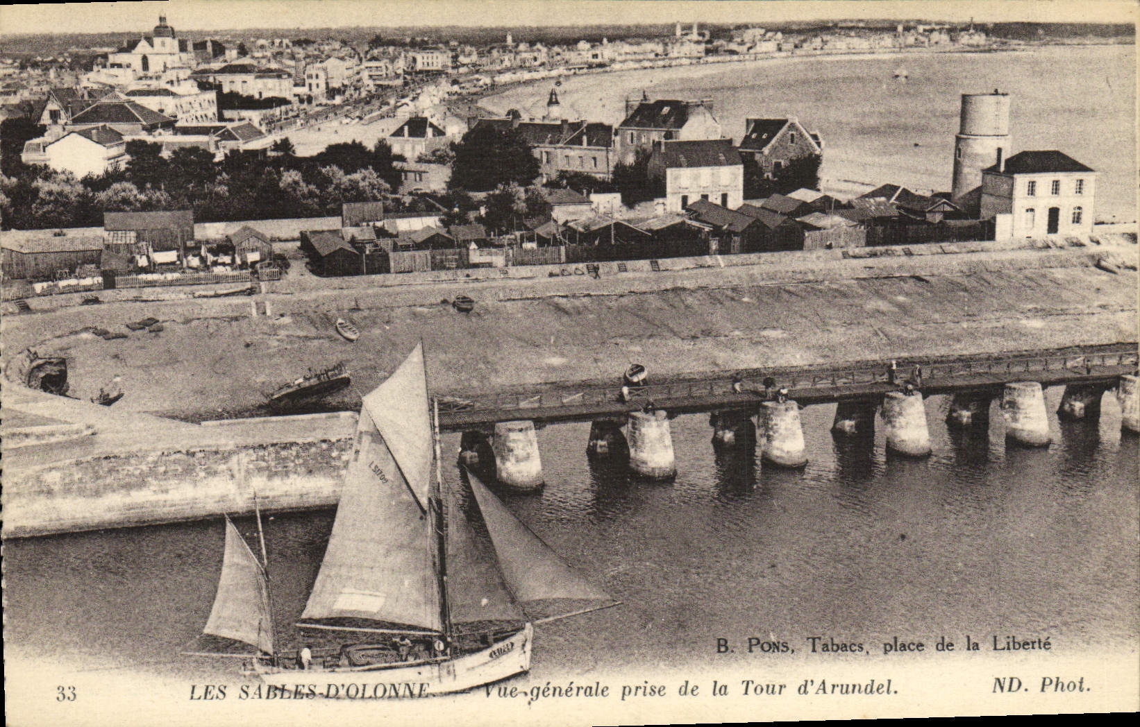 Torre tomada visión de la POSTAL de la VENDIMIA Sables d'Olonne del barco de Arundel