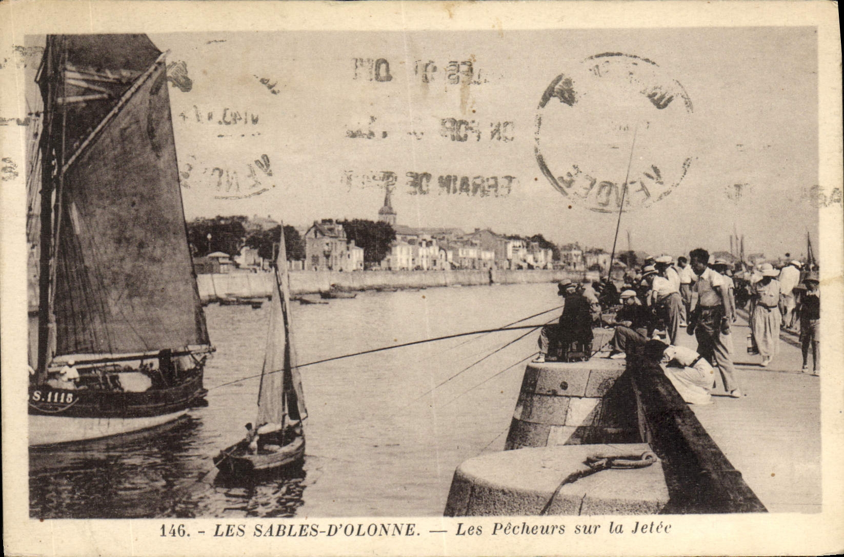 La POSTAL de la VENDIMIA Sables d'Olonne los pecadores en el embarcadero del barco pesca Sinning