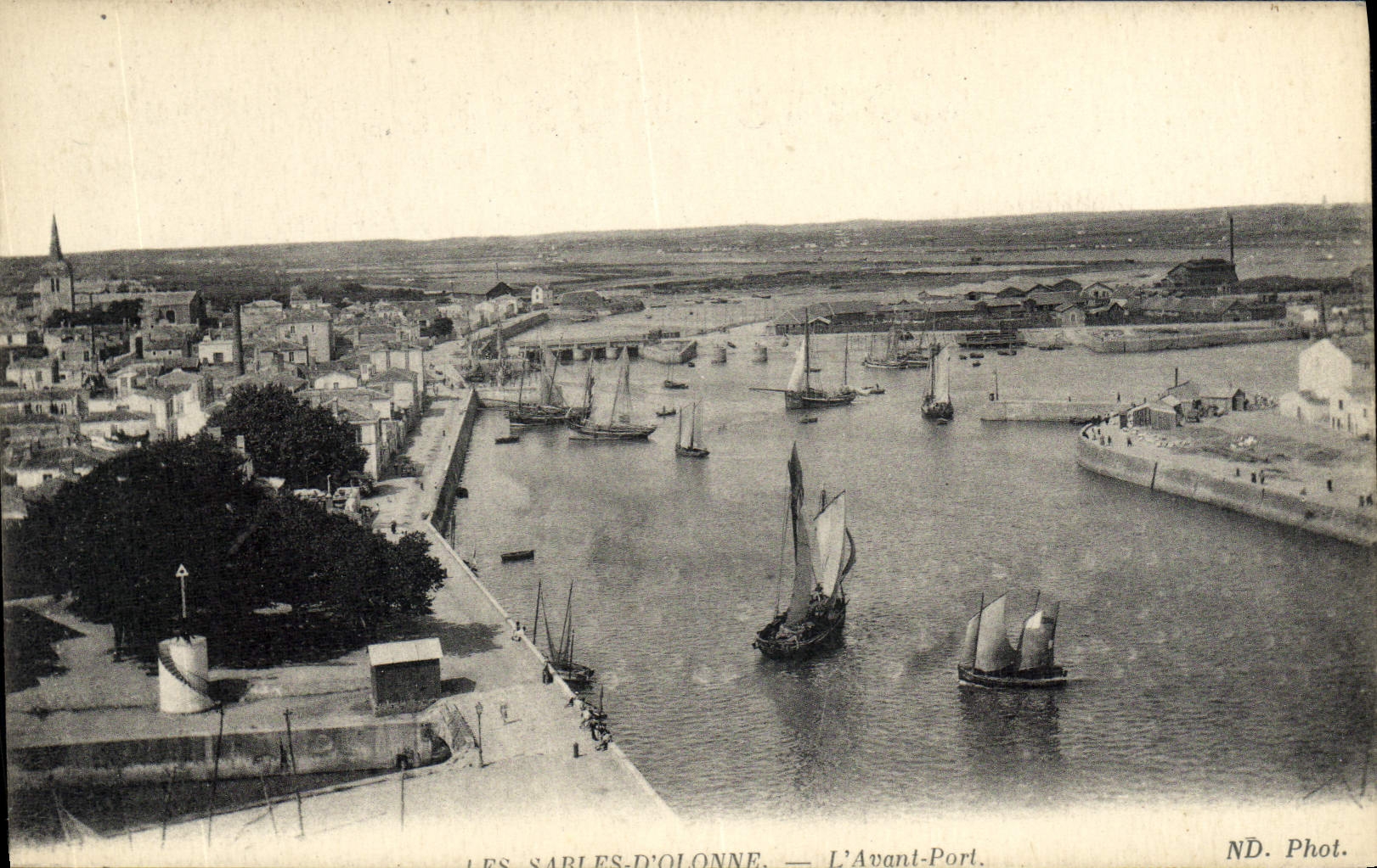 POSTAL de la VENDIMIA Sables d'Olonne antes de los barcos portuarios