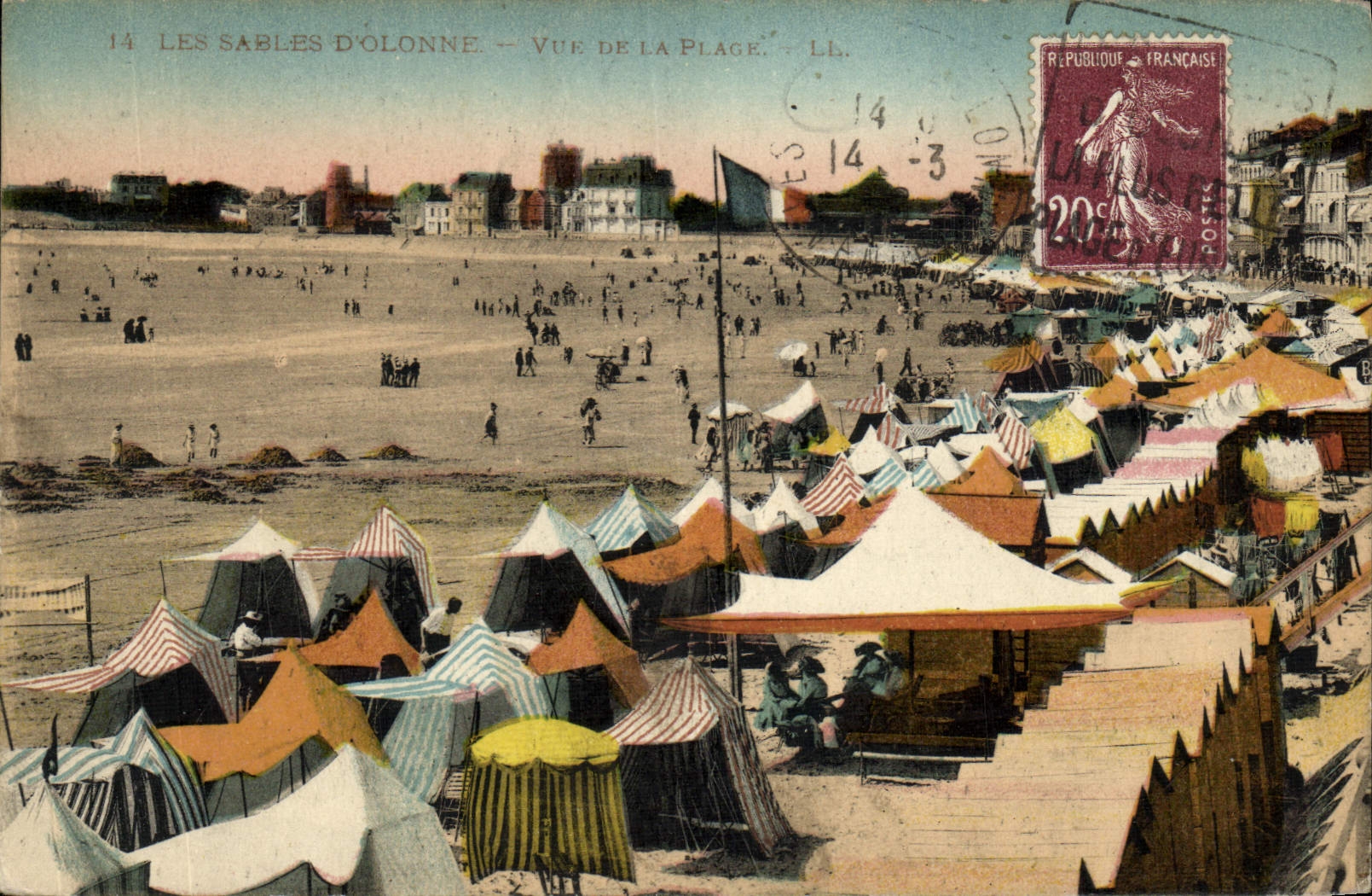 CPA Les Sables D'Olonne Vue de la Plage