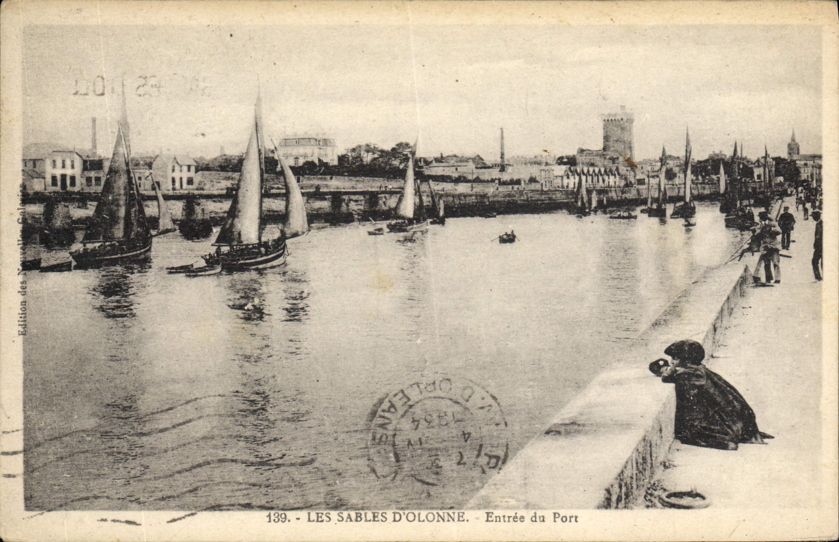 CPA Les Sables D'Olonne Entree du Port Bateaux